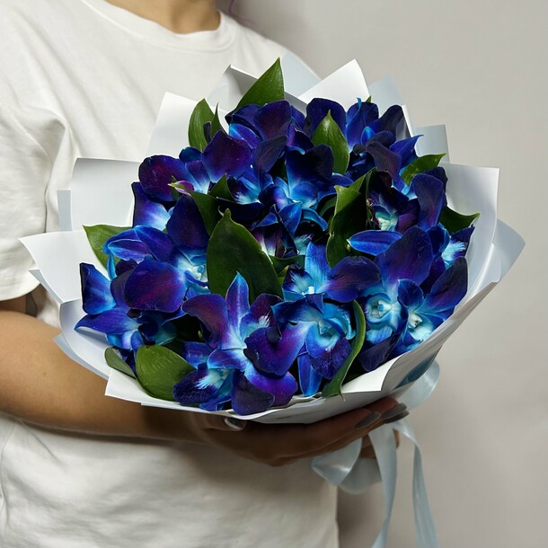 Букет живых цветов из космических орхидей 15 шт