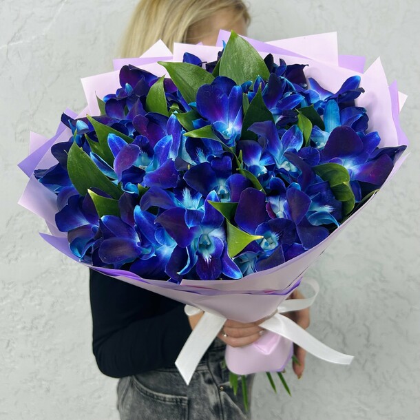 Букет живых цветов из космических орхидей "25шт"