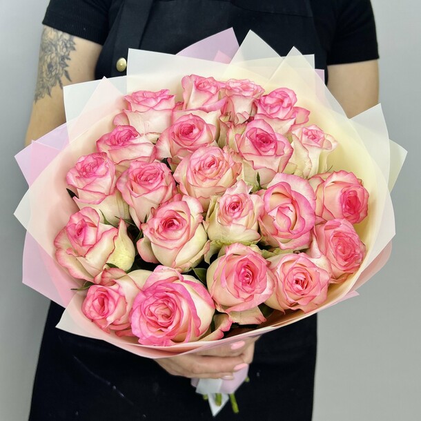 Букет живых цветов из Кенийских роз джумилия 21 шт 40 см