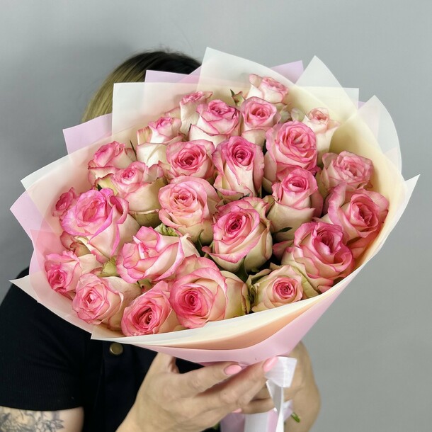 Букет живых цветов из кенийской розы джумилия 25 шт 40см