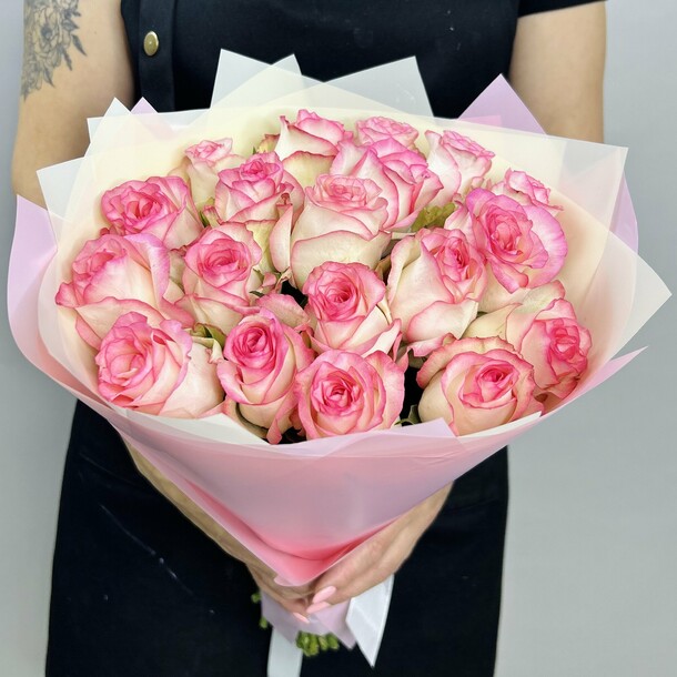 Букет живых цветов из Кенийских роз джумилия 19 шт 40 см