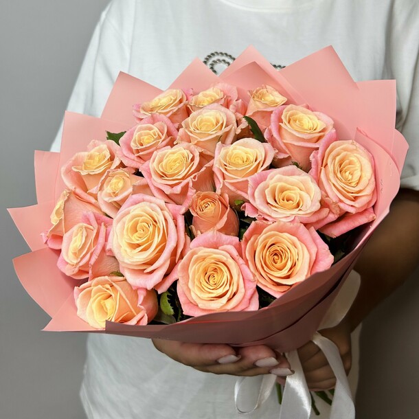 Букет живых цветов из оранжевых роз мисс пигги "19шт"