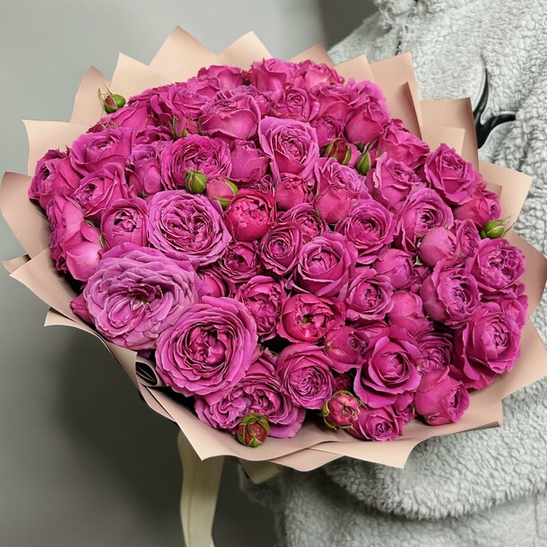 Букет живых цветов из кустовых пионовидных роз мисти баблс 51шт