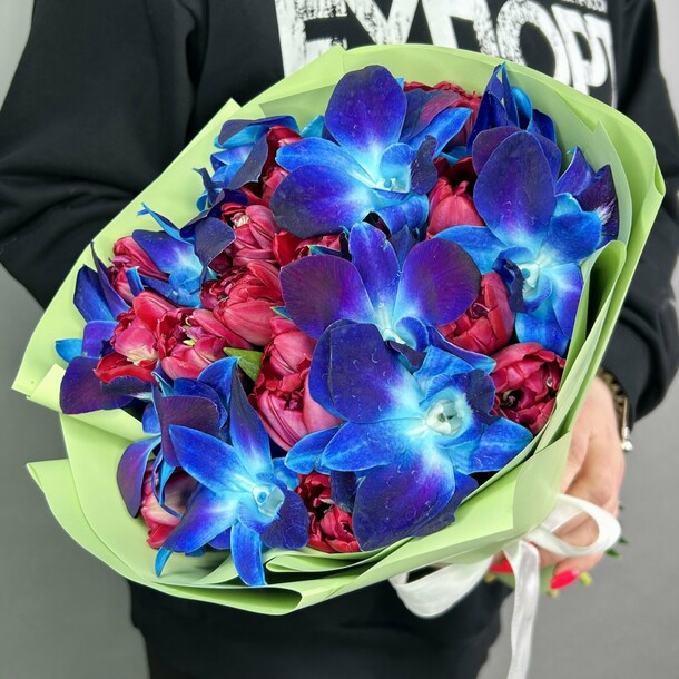 Космические орхидеи с пионовидными тюльпанами престо L